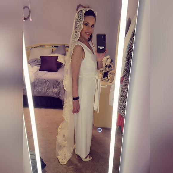 Champaigne Lace Trim Ivory Tulle Cathedral Length Wedding Veil with Comb - Picture 7 of 10